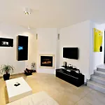Villa Gea - Three Bedroom With Swimming Pool