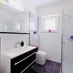 Villa Gea - Three Bedroom With Swimming Pool