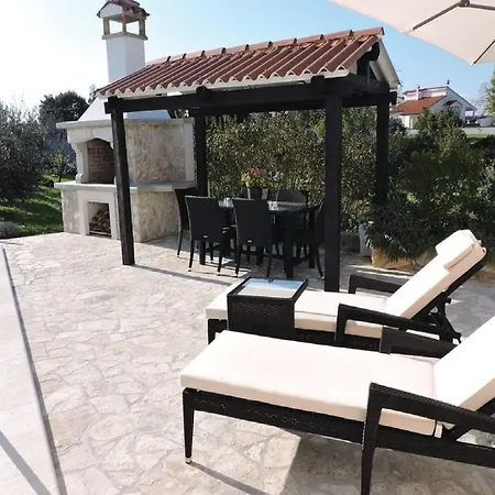 Gea - Three Bedroom With Swimming Pool *