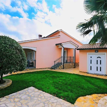 Gea - Three Bedroom With Swimming Pool *